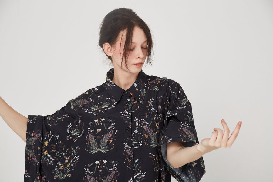 BSD26SS-16 Dance In The Garden Cape Shirt BLACK